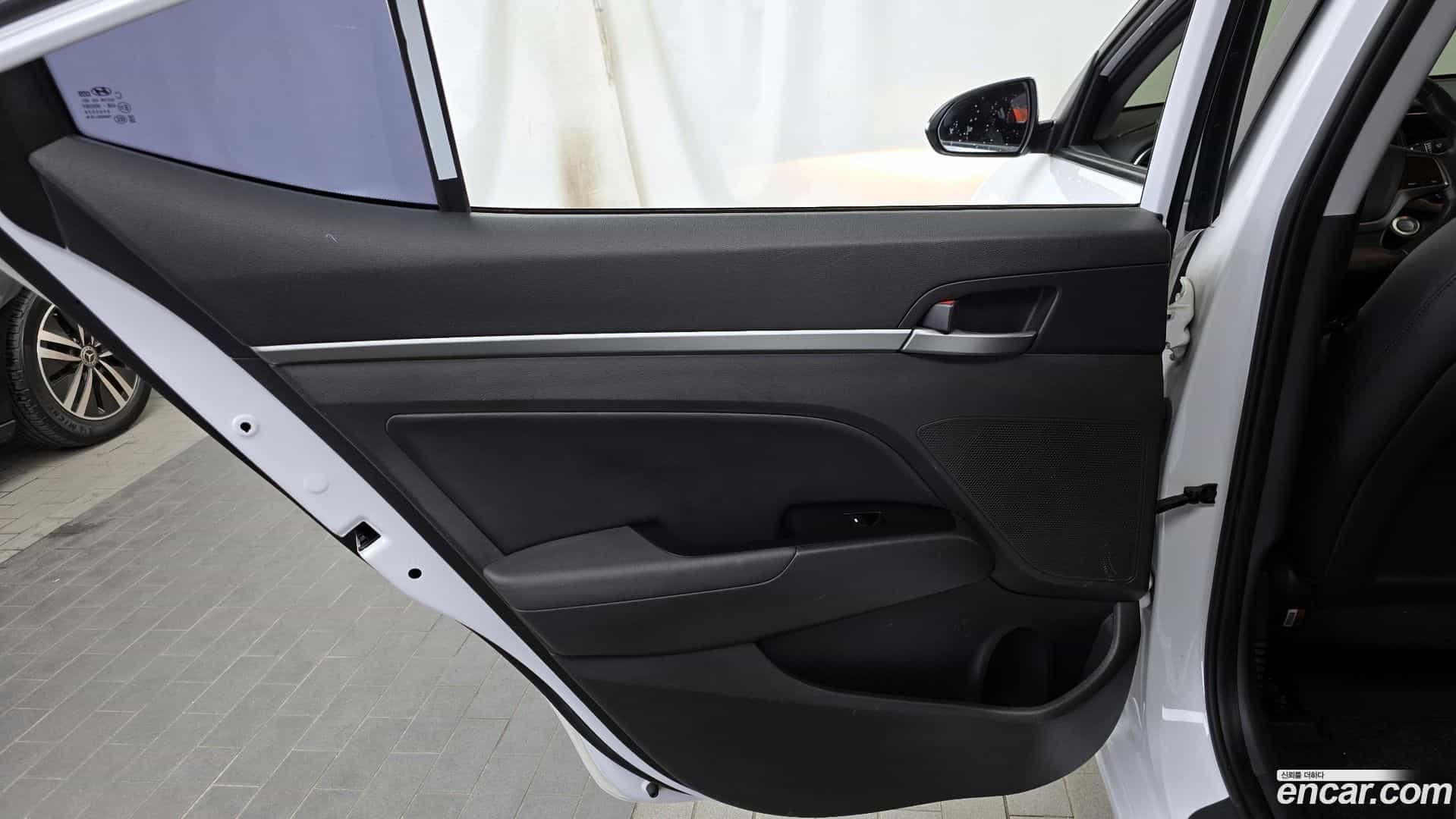 AVANTE Hyundai 2016.9-INNER-035