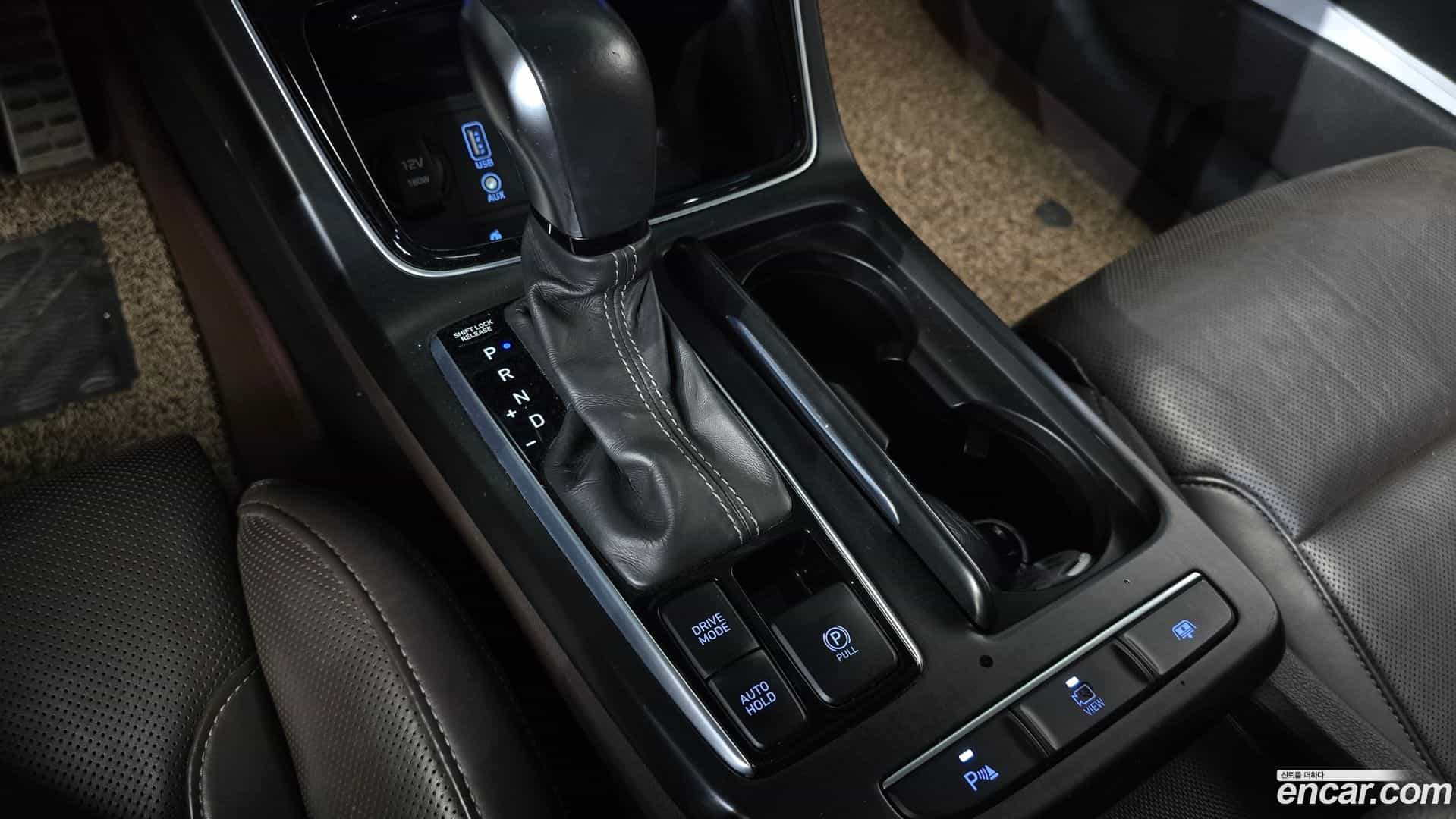 Grandeur Hyundai 2018.1-INNER-009