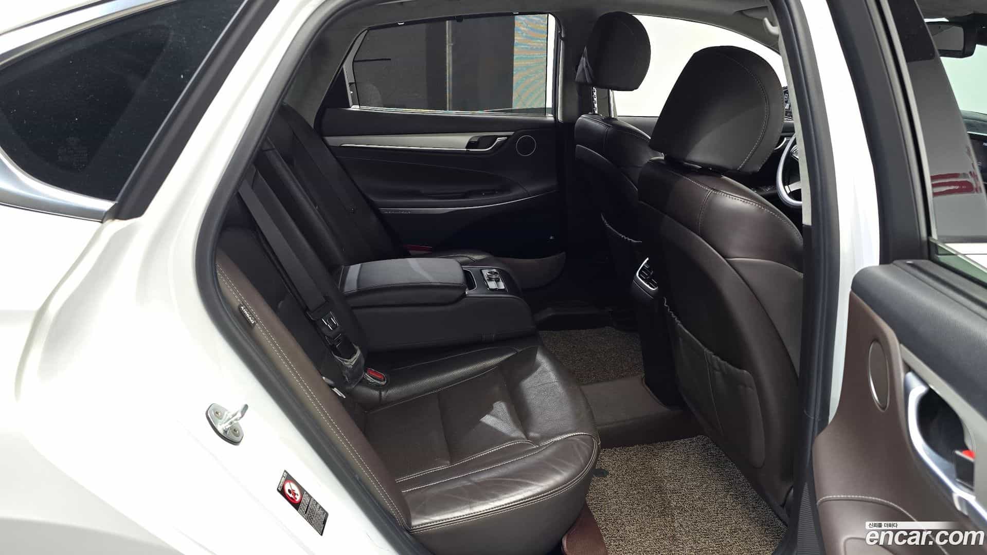 Grandeur Hyundai 2018.1-OPTION-015