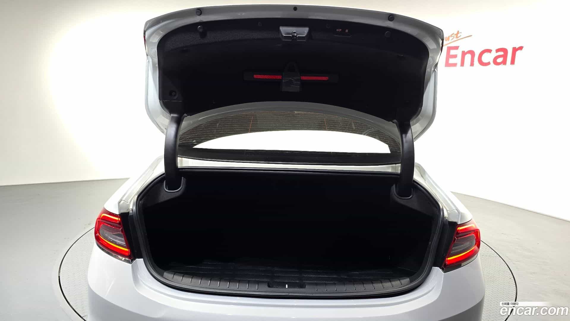 Grandeur Hyundai 2018.1-OPTION-021