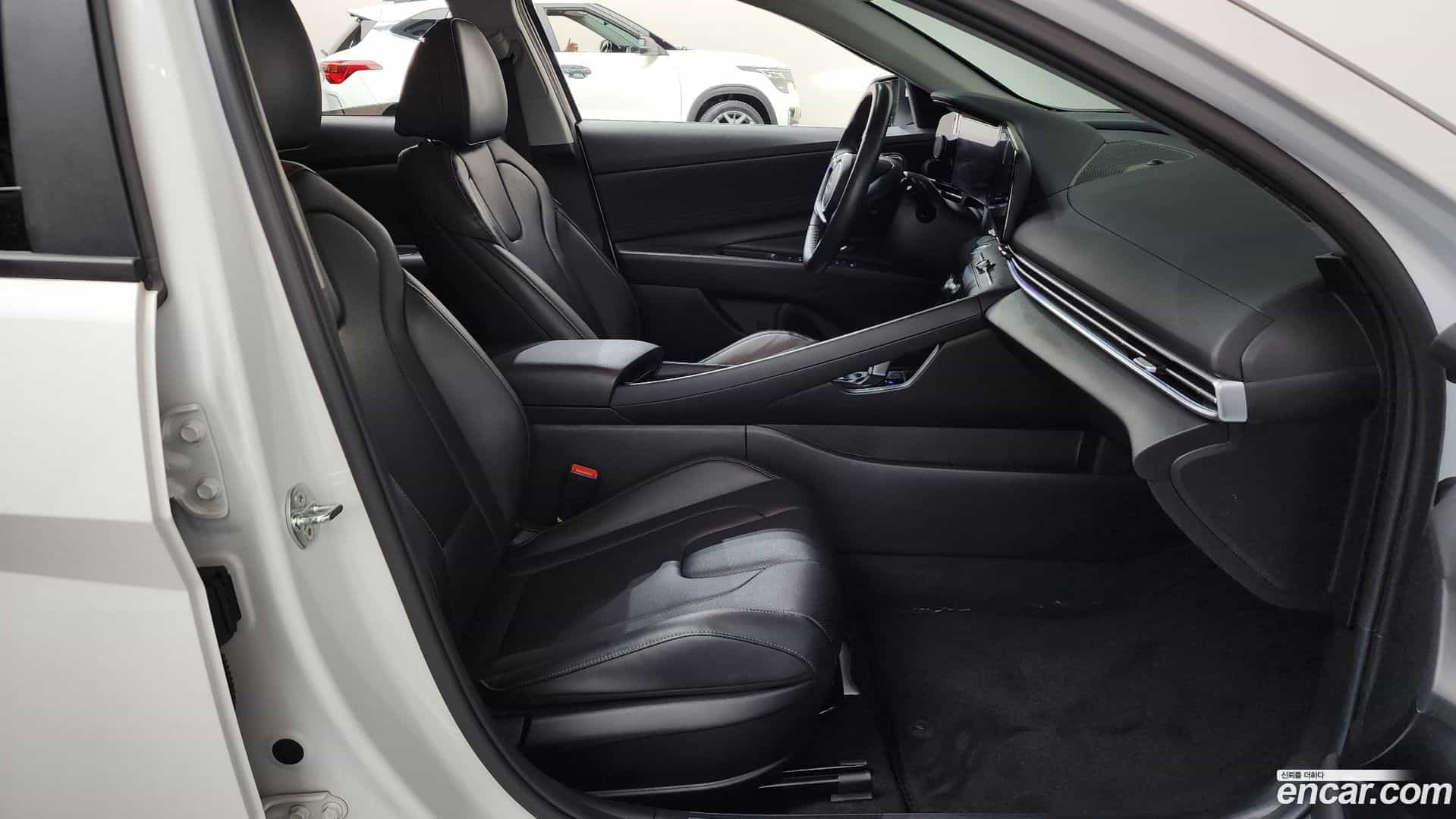 AVANTE Hyundai 2023.9-OPTION-015