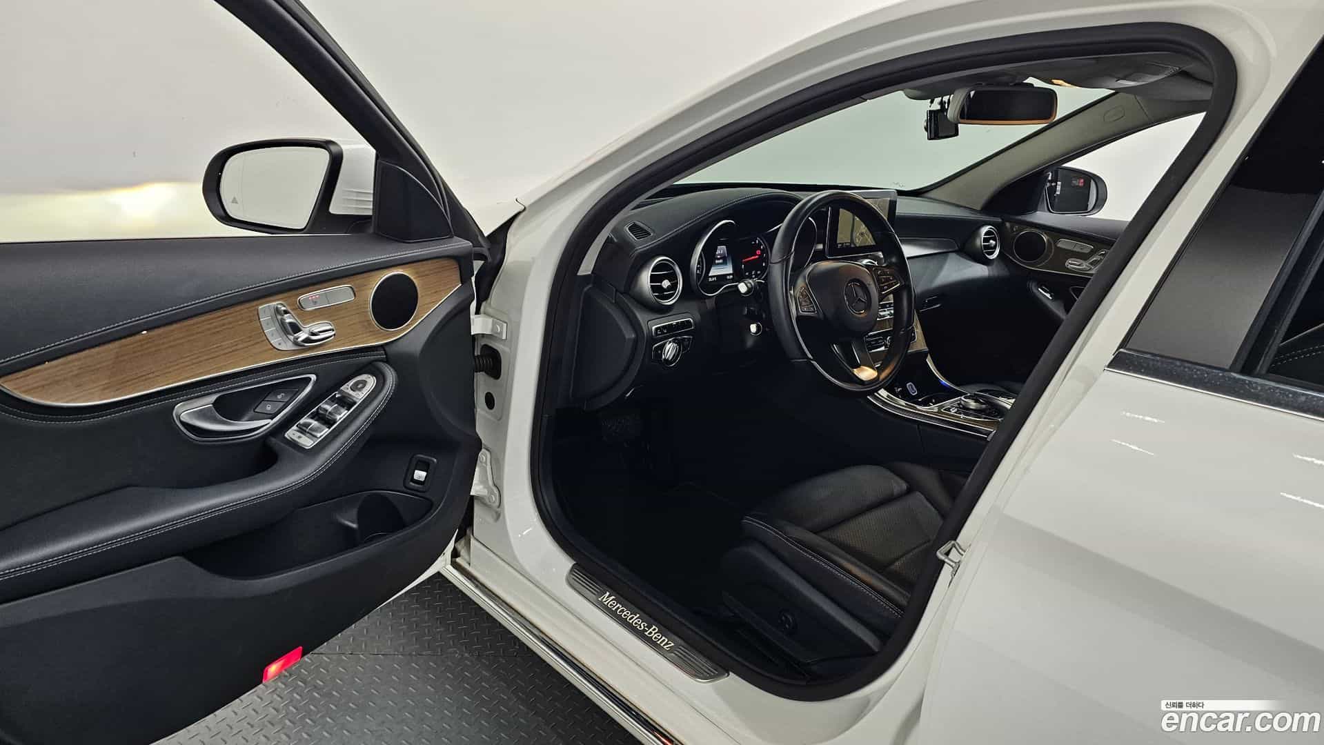 C-Class Mercedes-Benz 2015.3-INNER-010