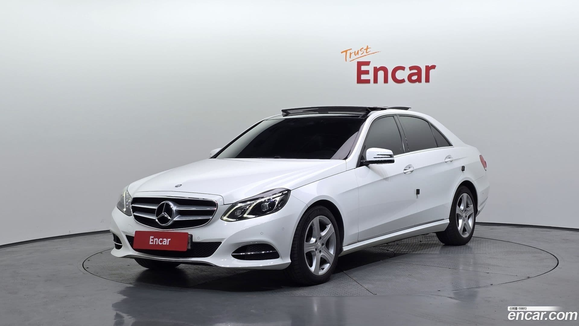 Main__Slider__Photo:E-Class Mercedes-Benz 2014.8-0