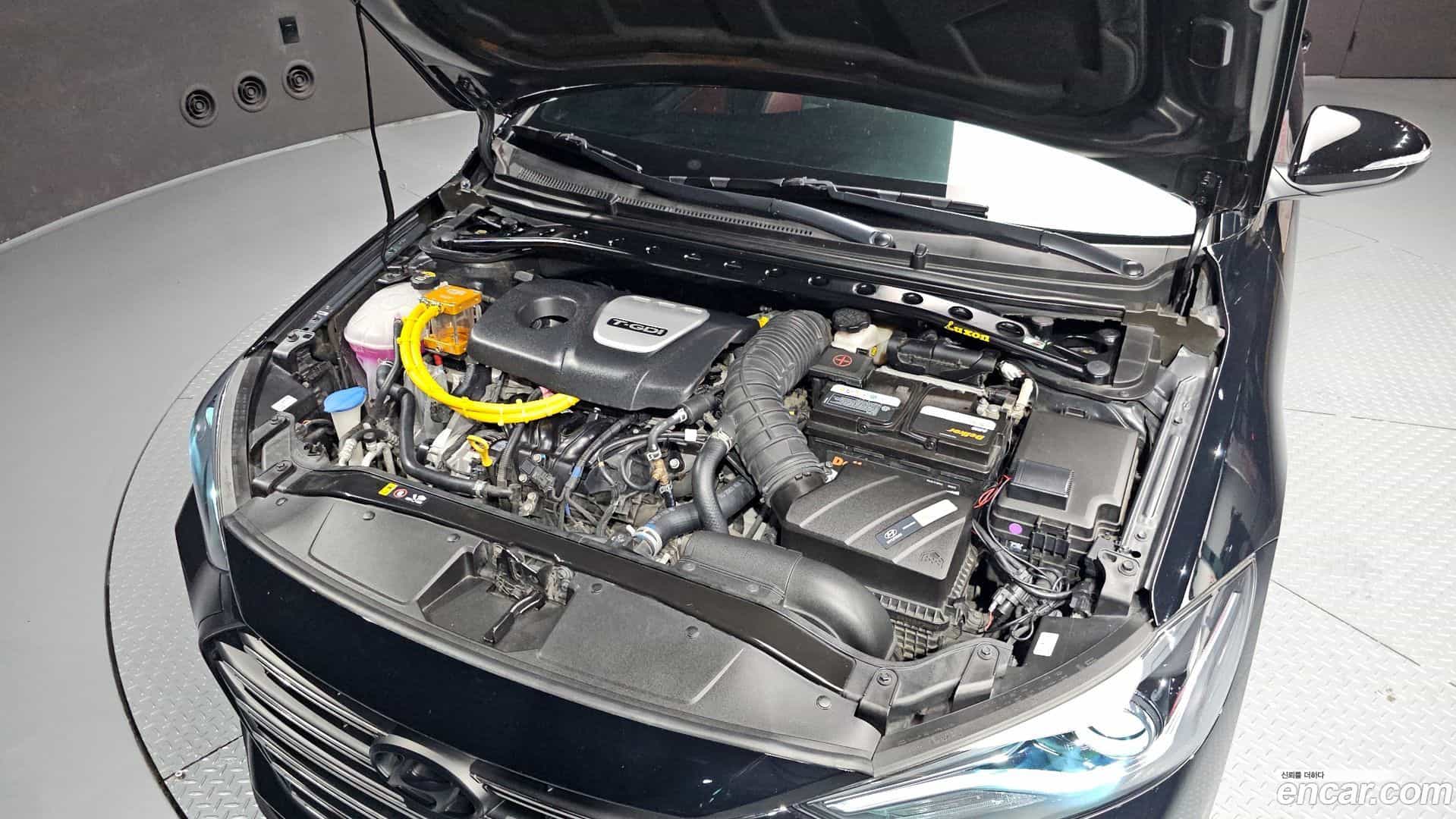 AVANTE Hyundai 2016.9-OUTER-006