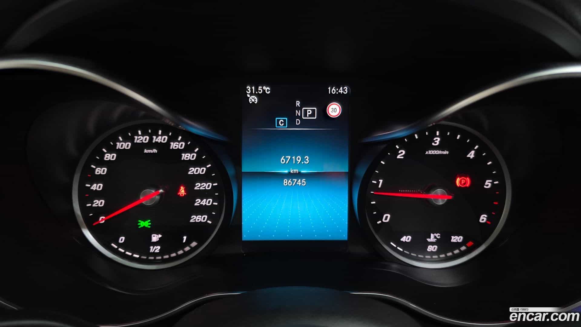 C-Class Mercedes-Benz 2020.11-INNER-008