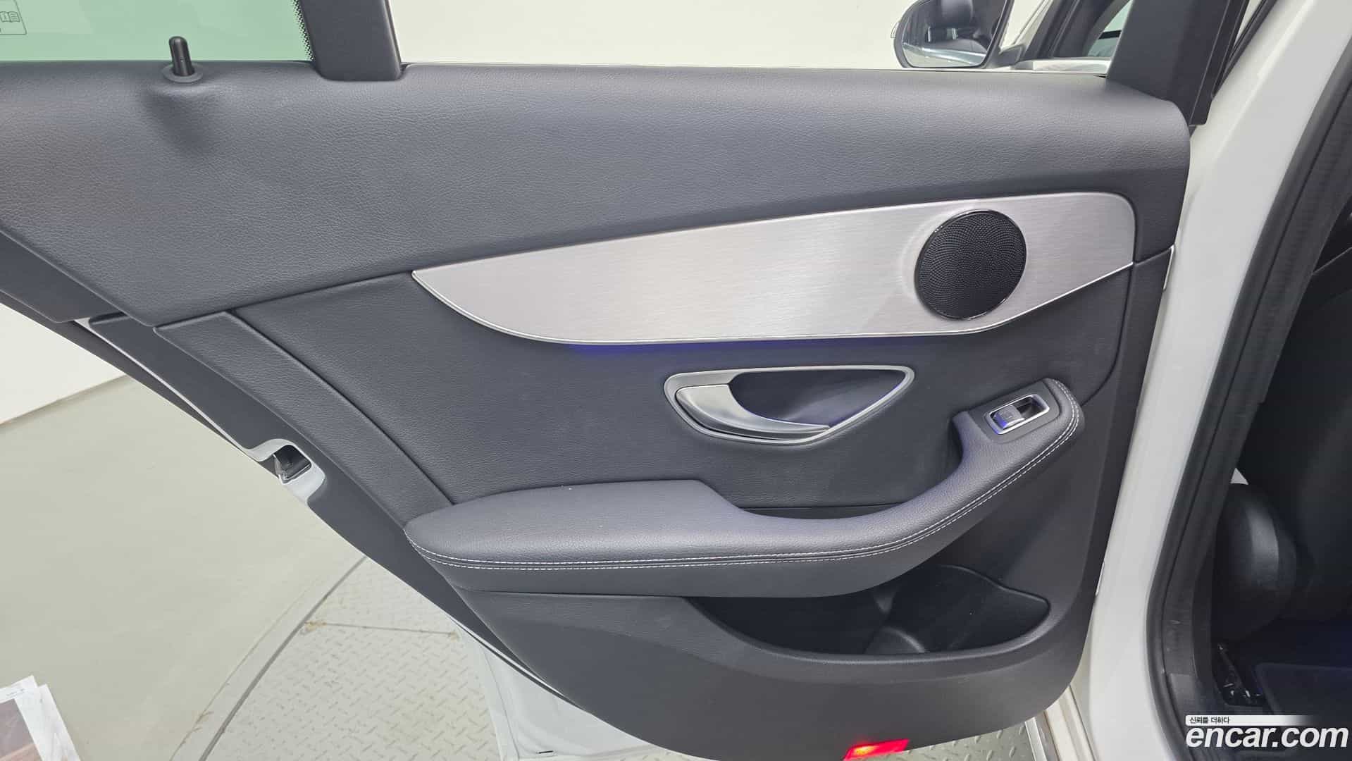 C-Class Mercedes-Benz 2020.11-INNER-035