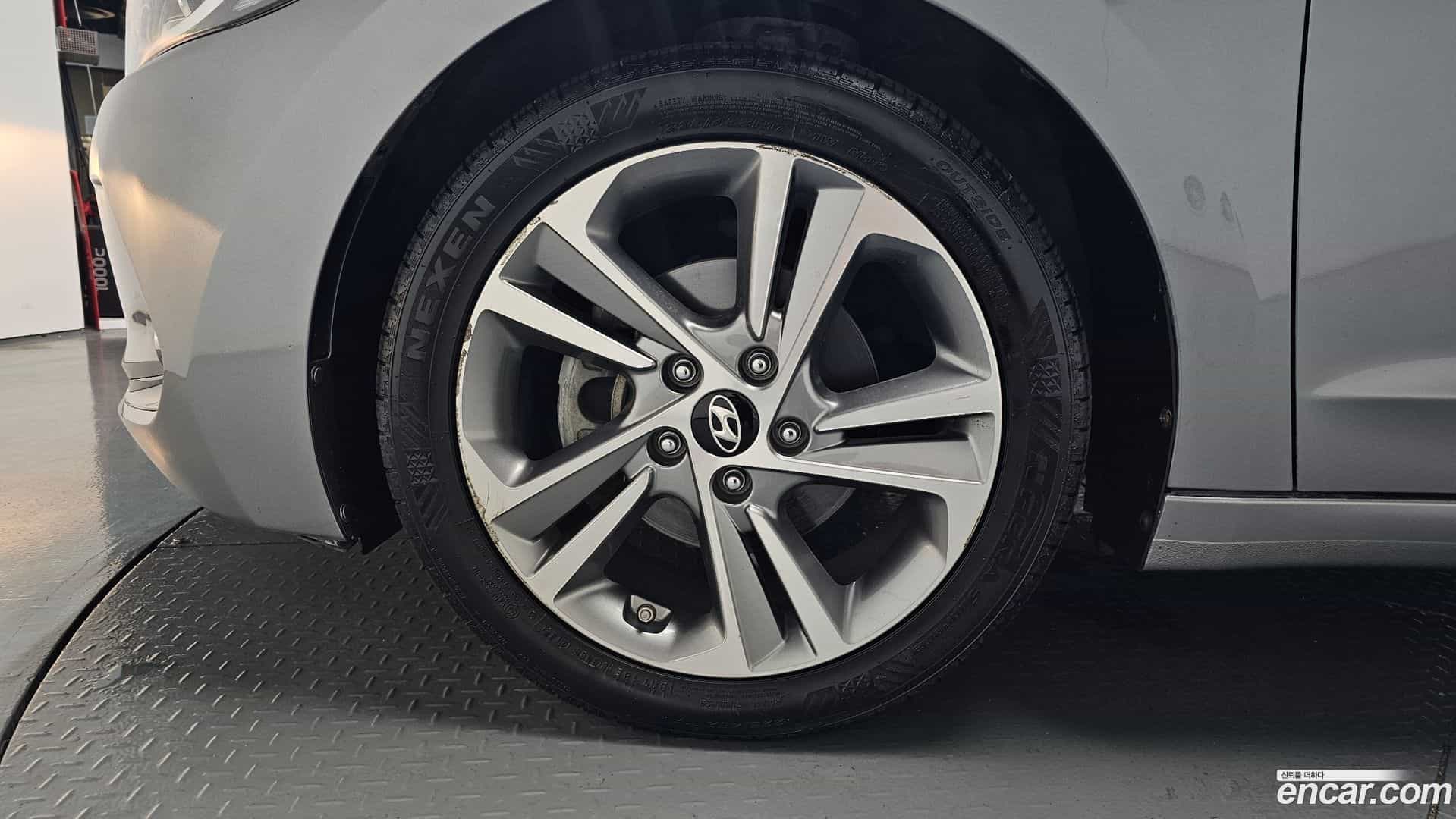 AVANTE Hyundai 2017.5-OUTER-005
