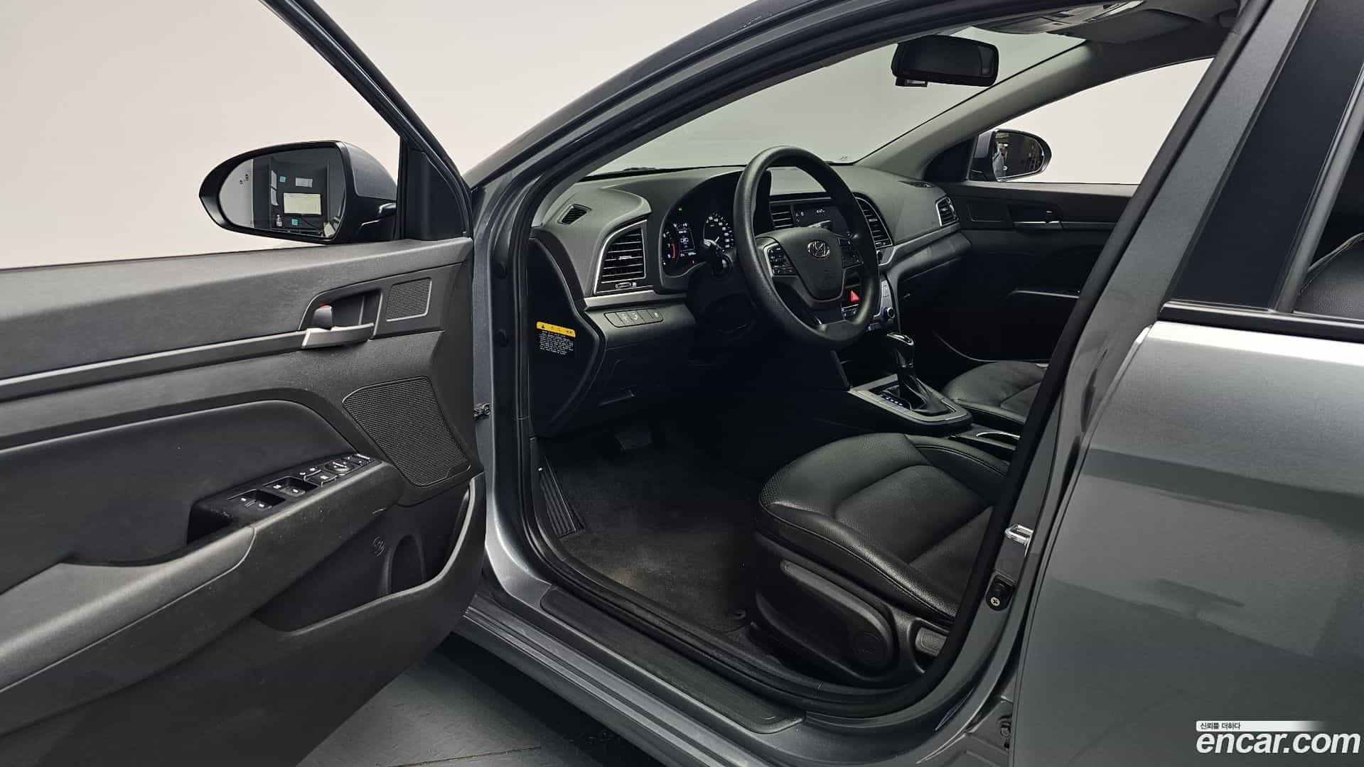 AVANTE Hyundai 2017.5-INNER-010