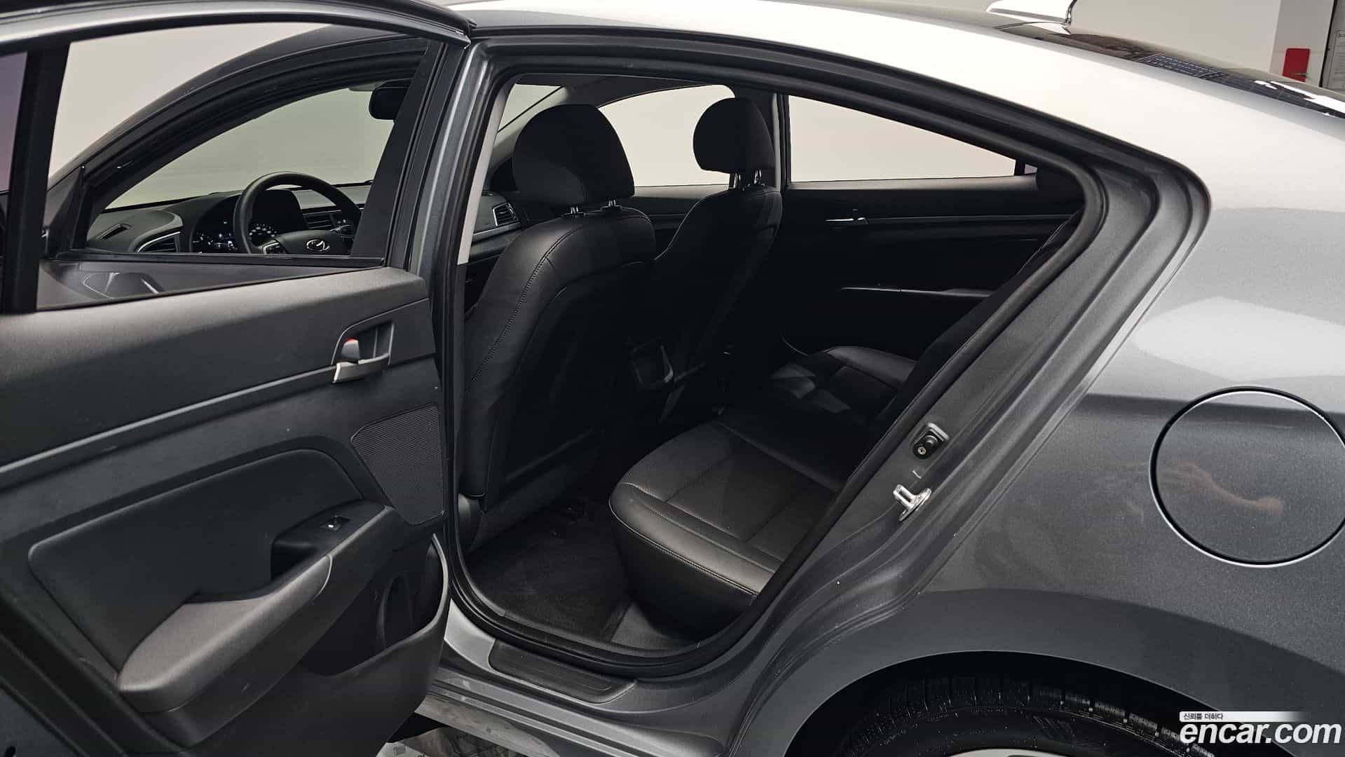 AVANTE Hyundai 2017.5-OPTION-015