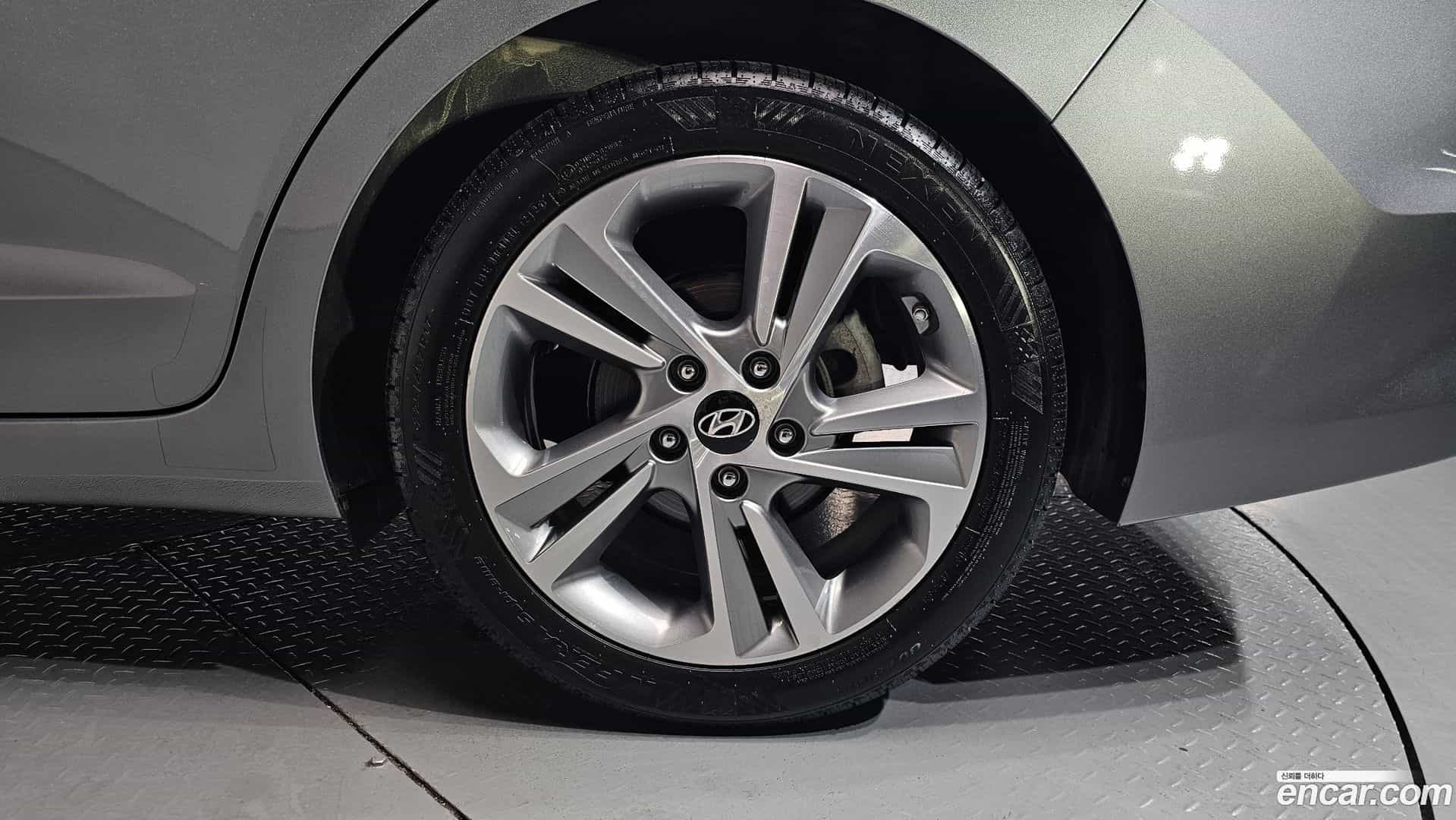 AVANTE Hyundai 2017.5-OUTER-031