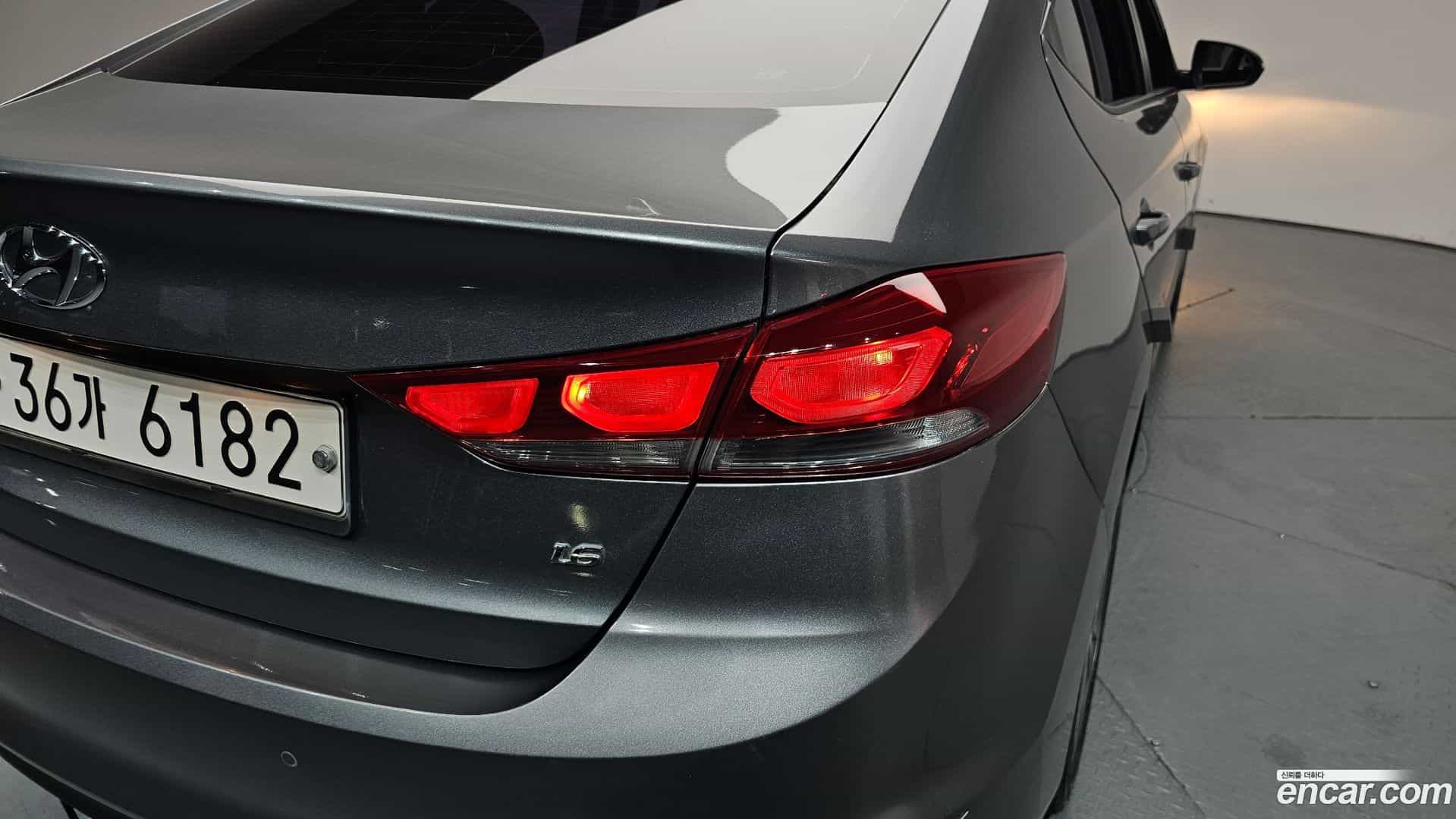 AVANTE Hyundai 2017.5-OUTER-033