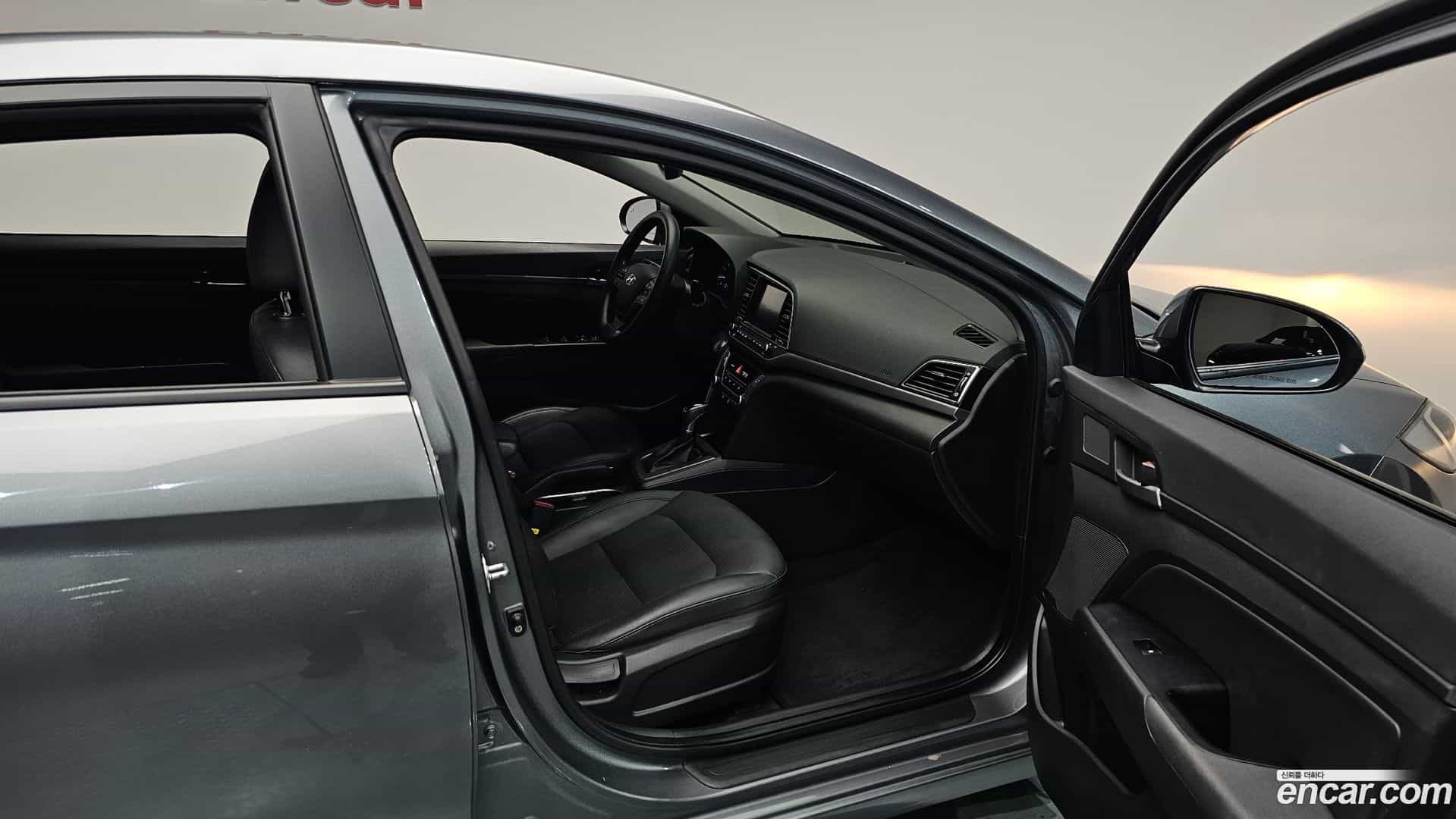 AVANTE Hyundai 2017.5-INNER-036
