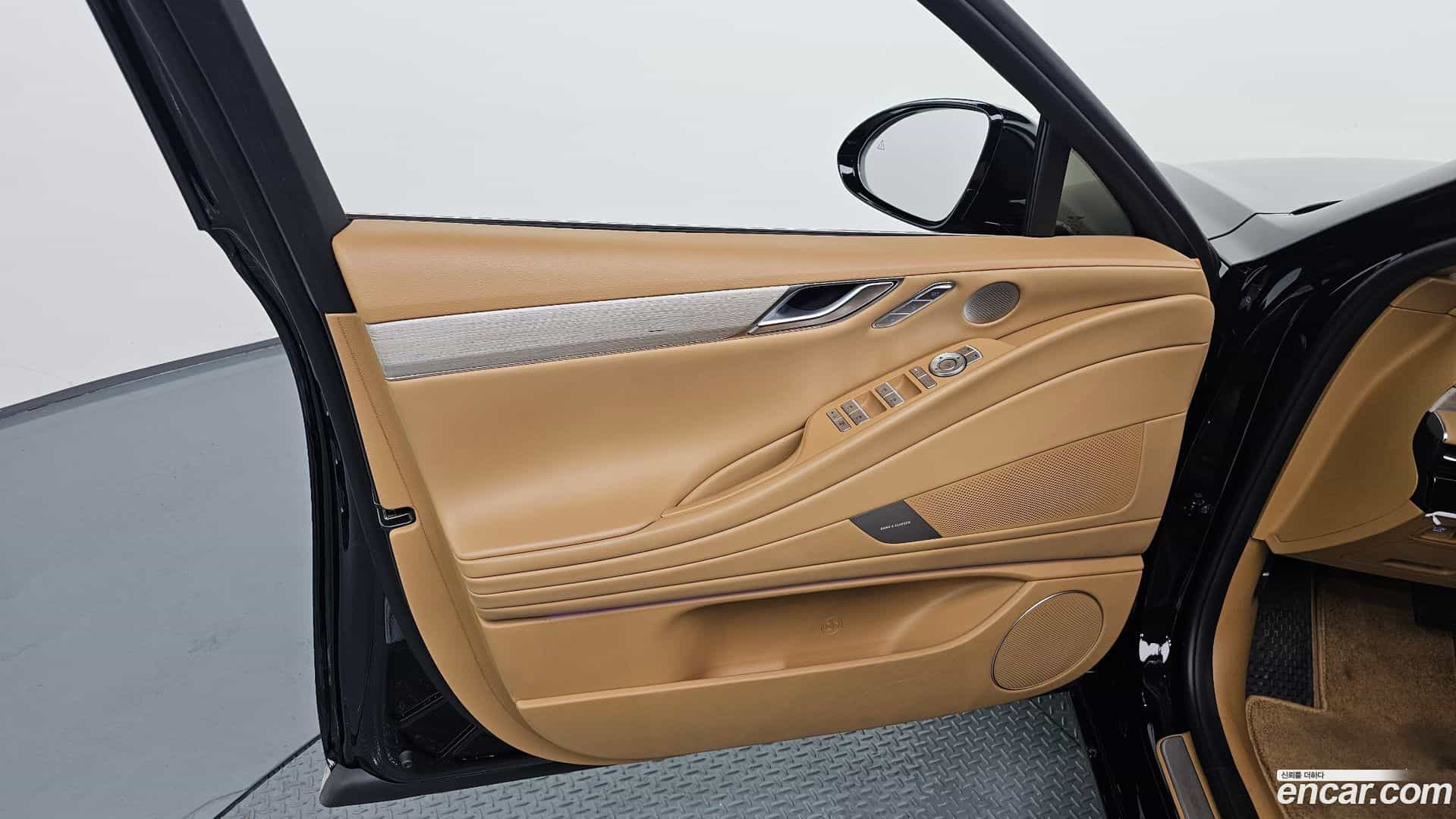 G80 Genesis 2025.0-INNER-034