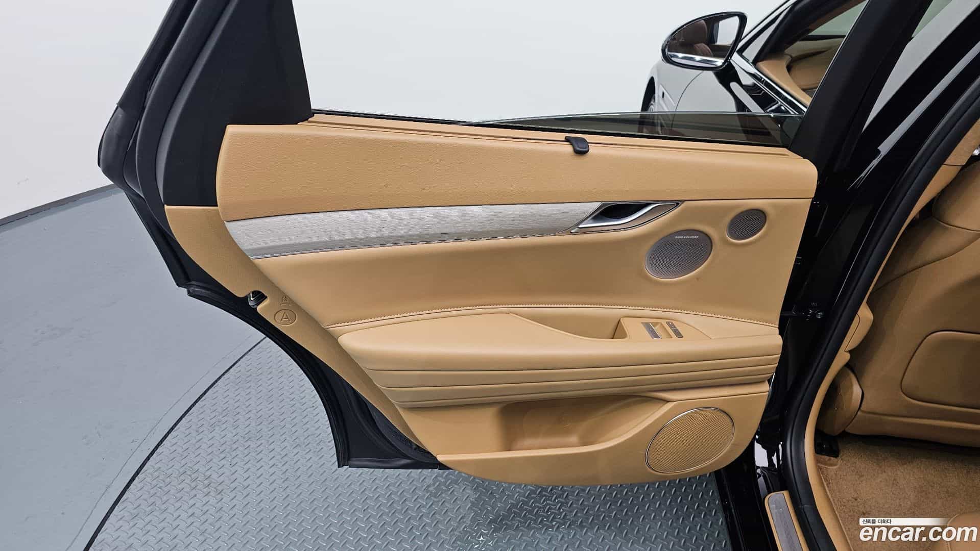 G80 Genesis 2025.0-INNER-035