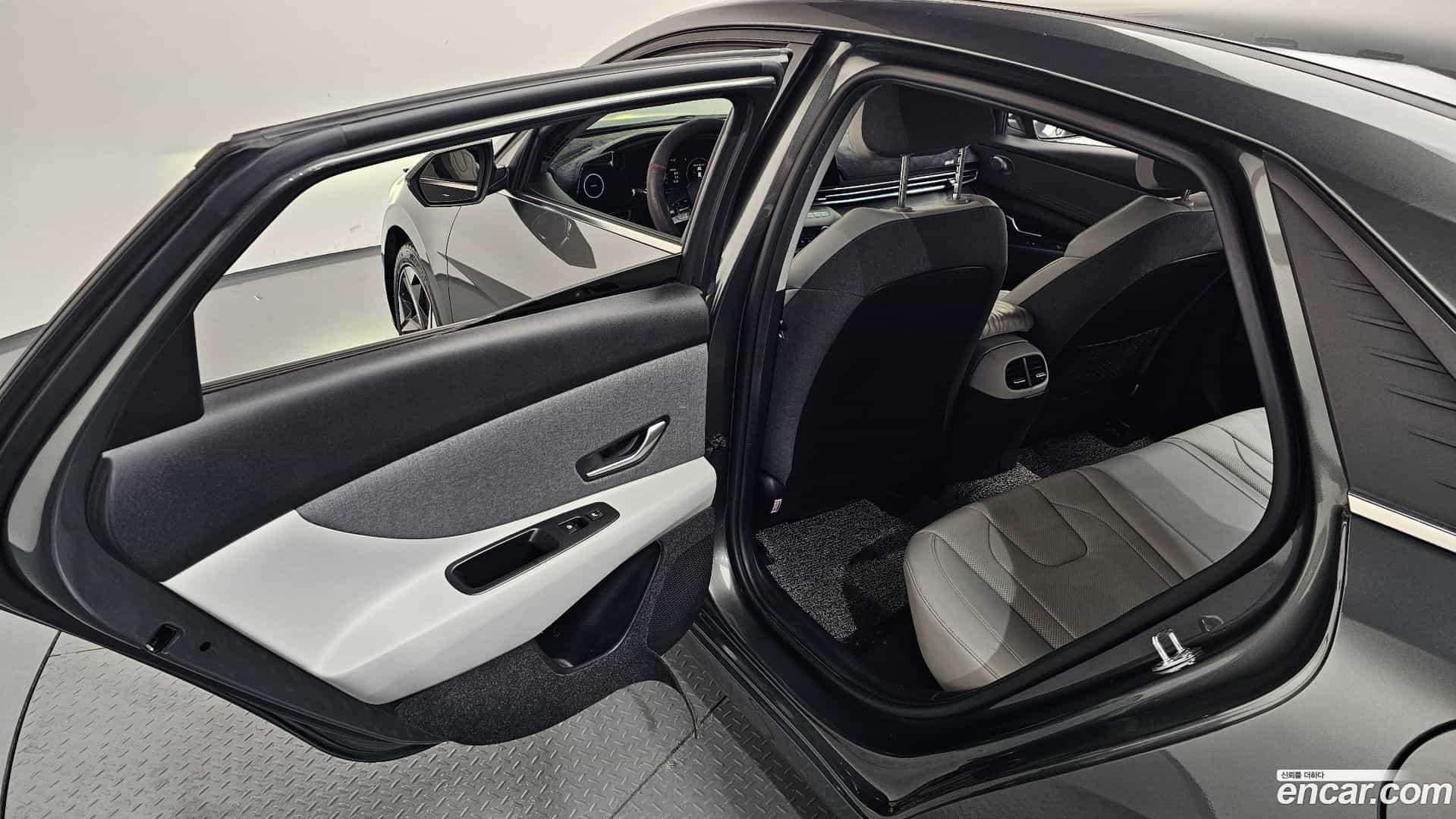 AVANTE Hyundai 2022.2-OPTION-016