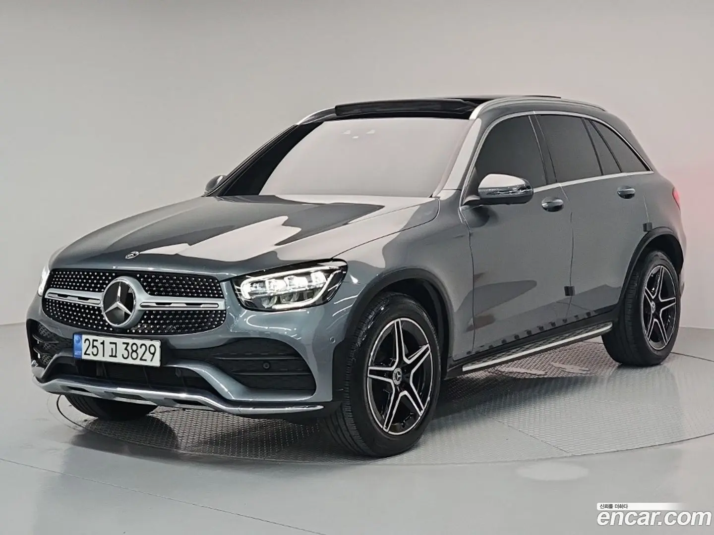 Main__Slider__Photo:GLC-Class Mercedes-Benz 2022.8-0