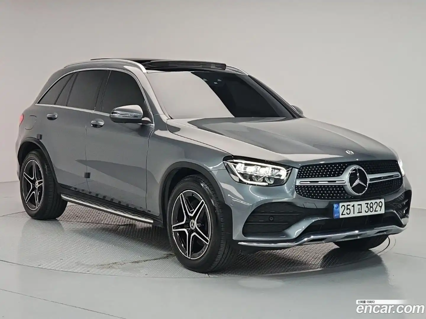 GLC-Class Mercedes-Benz 2022.8-OUTER-002