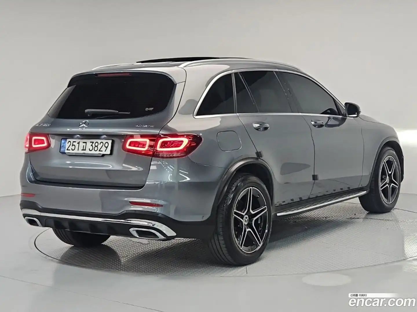 GLC-Class Mercedes-Benz 2022.8-OUTER-003