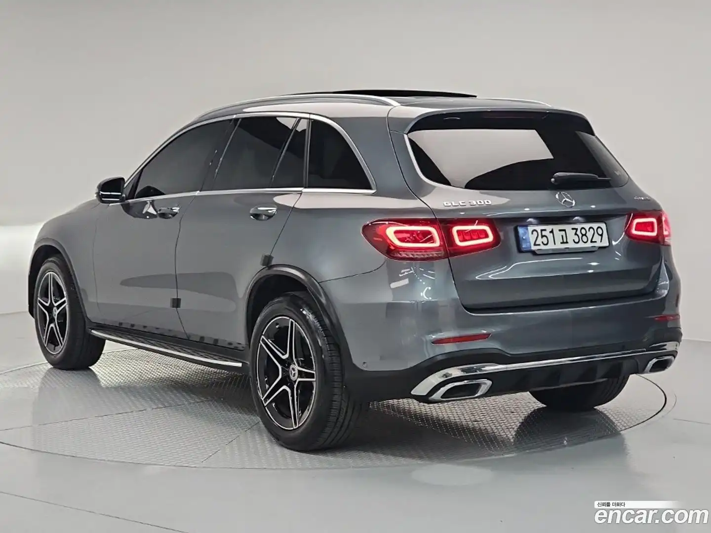 GLC-Class Mercedes-Benz 2022.8-OUTER-004