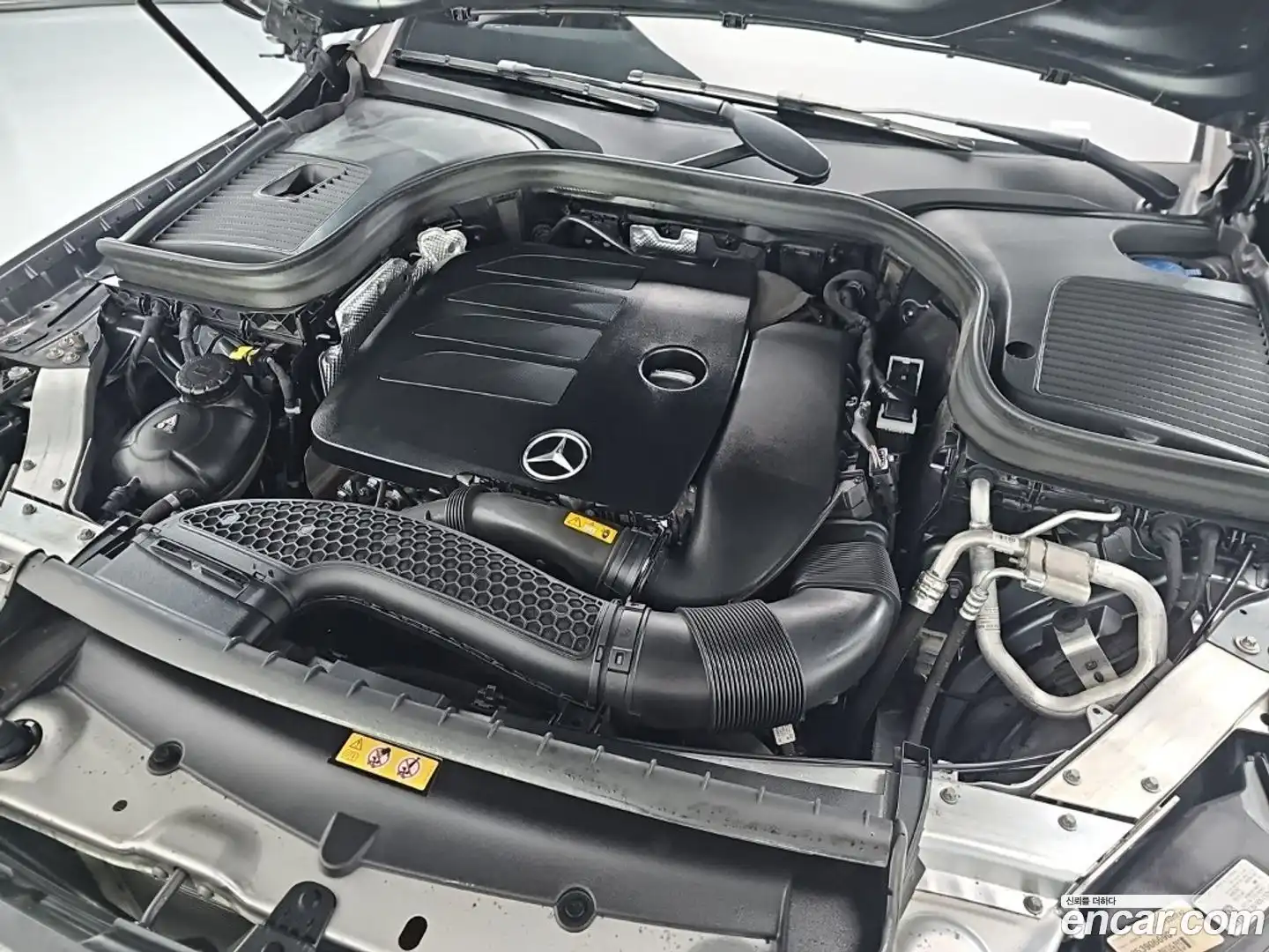 GLC-Class Mercedes-Benz 2022.8-OUTER-006