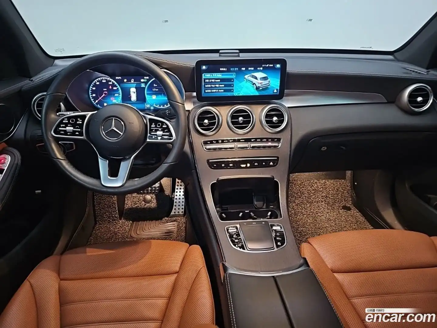 GLC-Class Mercedes-Benz 2022.8-INNER-007