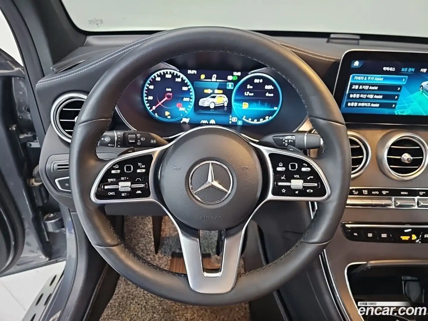 GLC-Class Mercedes-Benz 2022.8-OPTION-015
