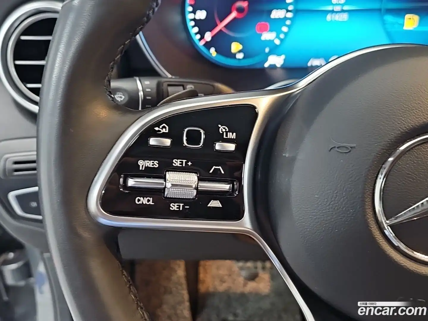 GLC-Class Mercedes-Benz 2022.8-OPTION-016