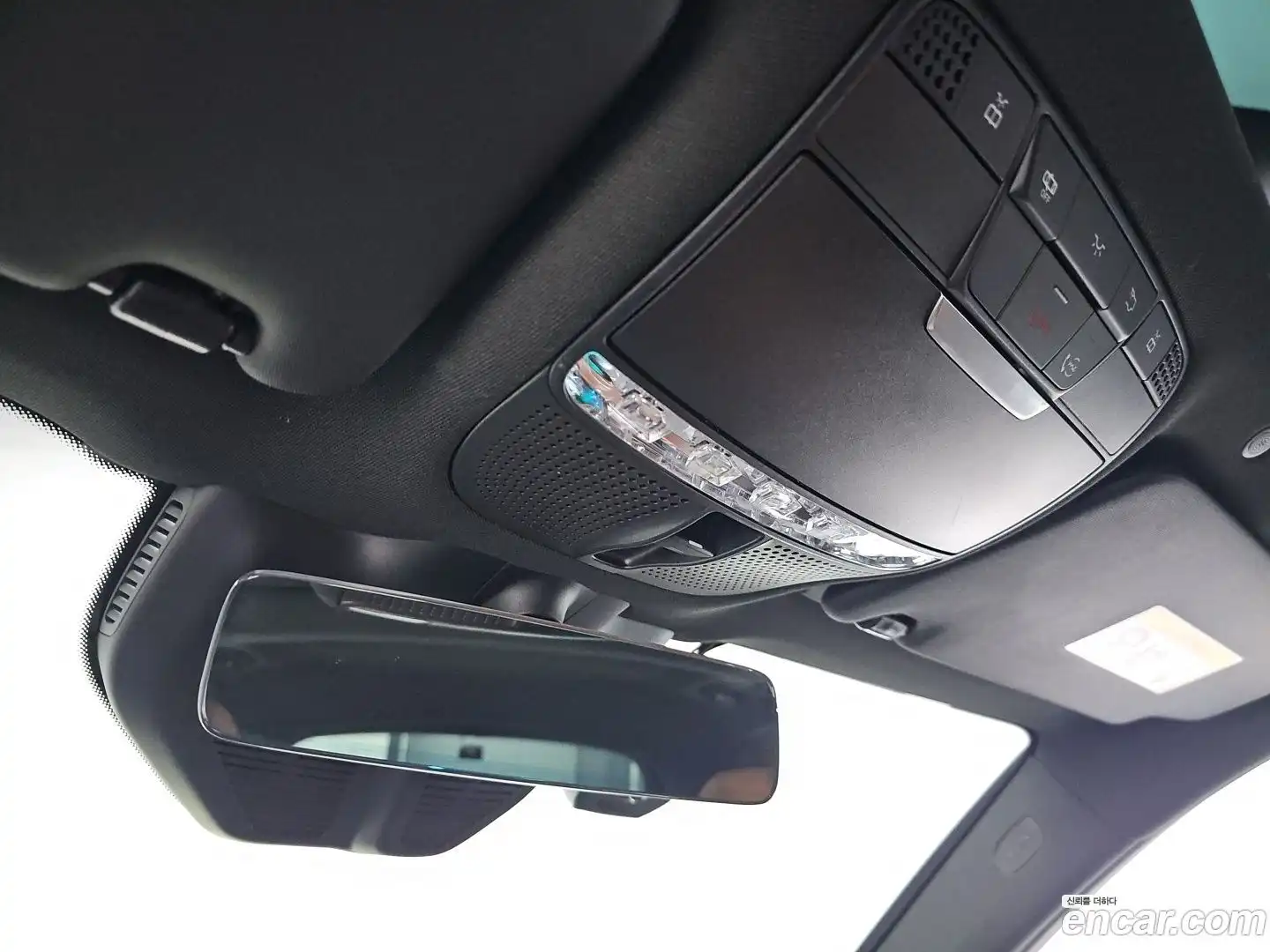 GLC-Class Mercedes-Benz 2022.8-OPTION-017