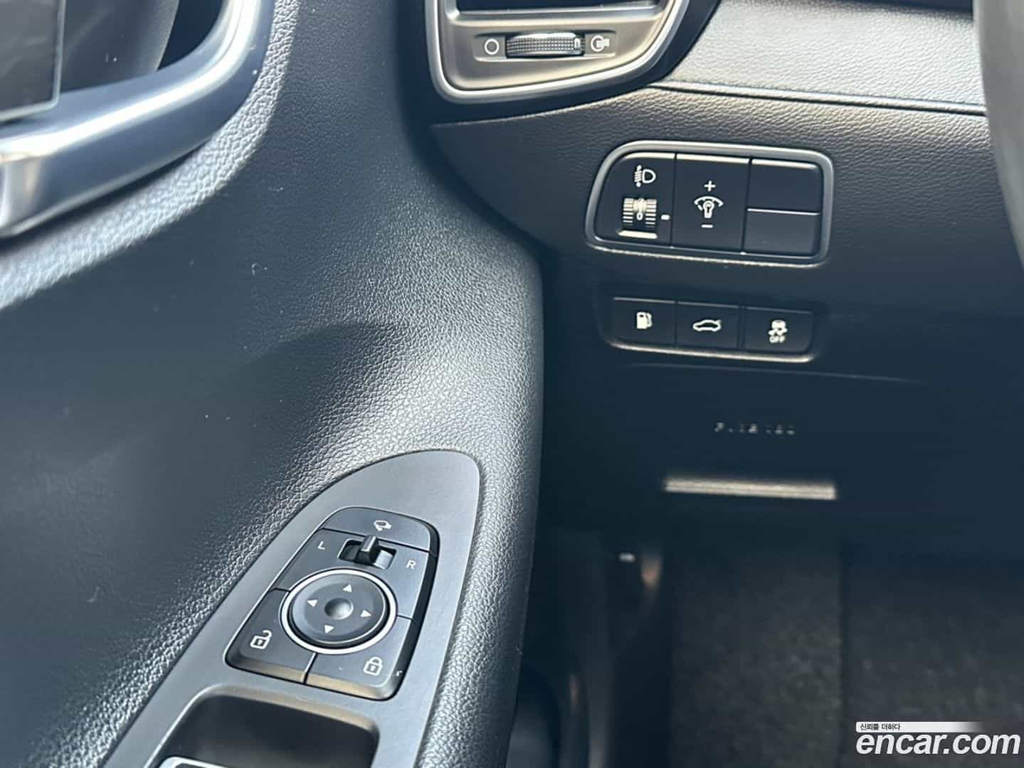 Grandeur Hyundai 2017.8-OPTION-018