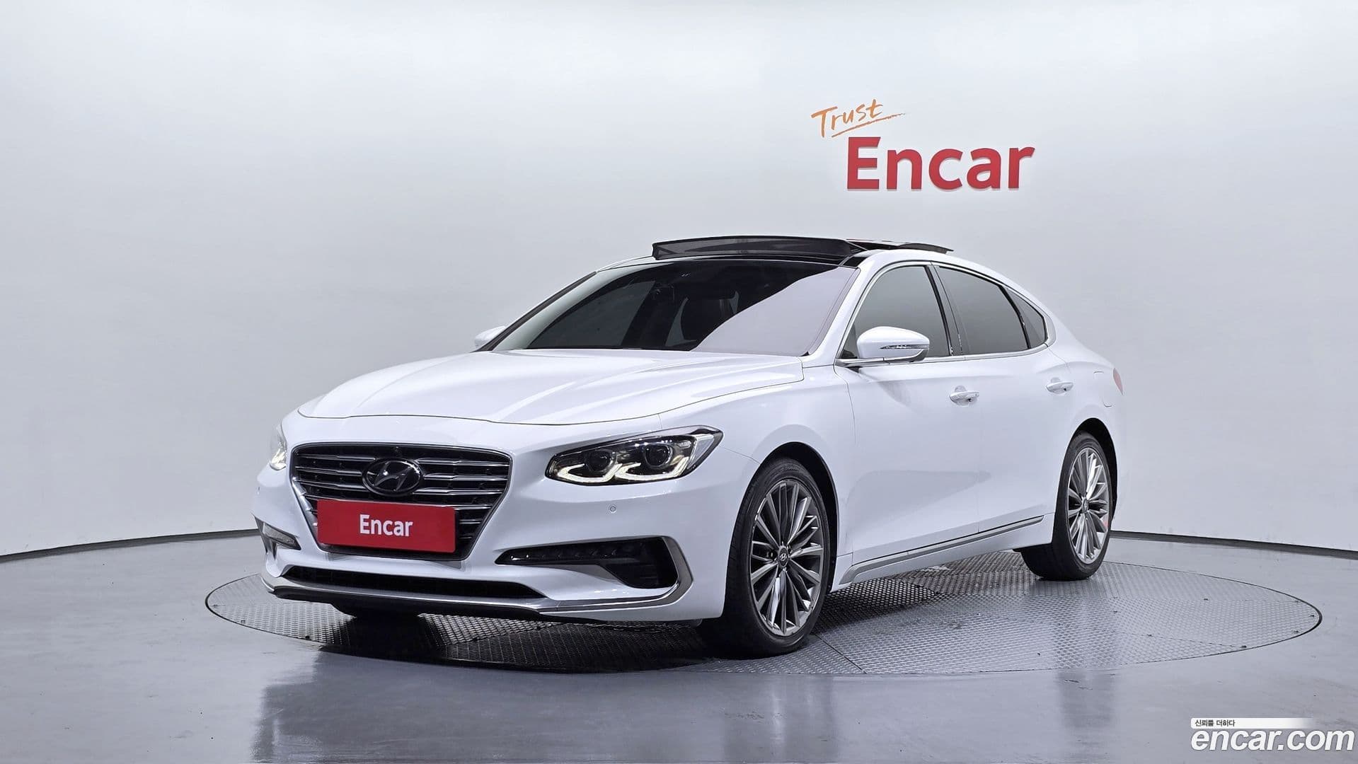 Main__Slider__Photo:Grandeur Hyundai 2018.1-0