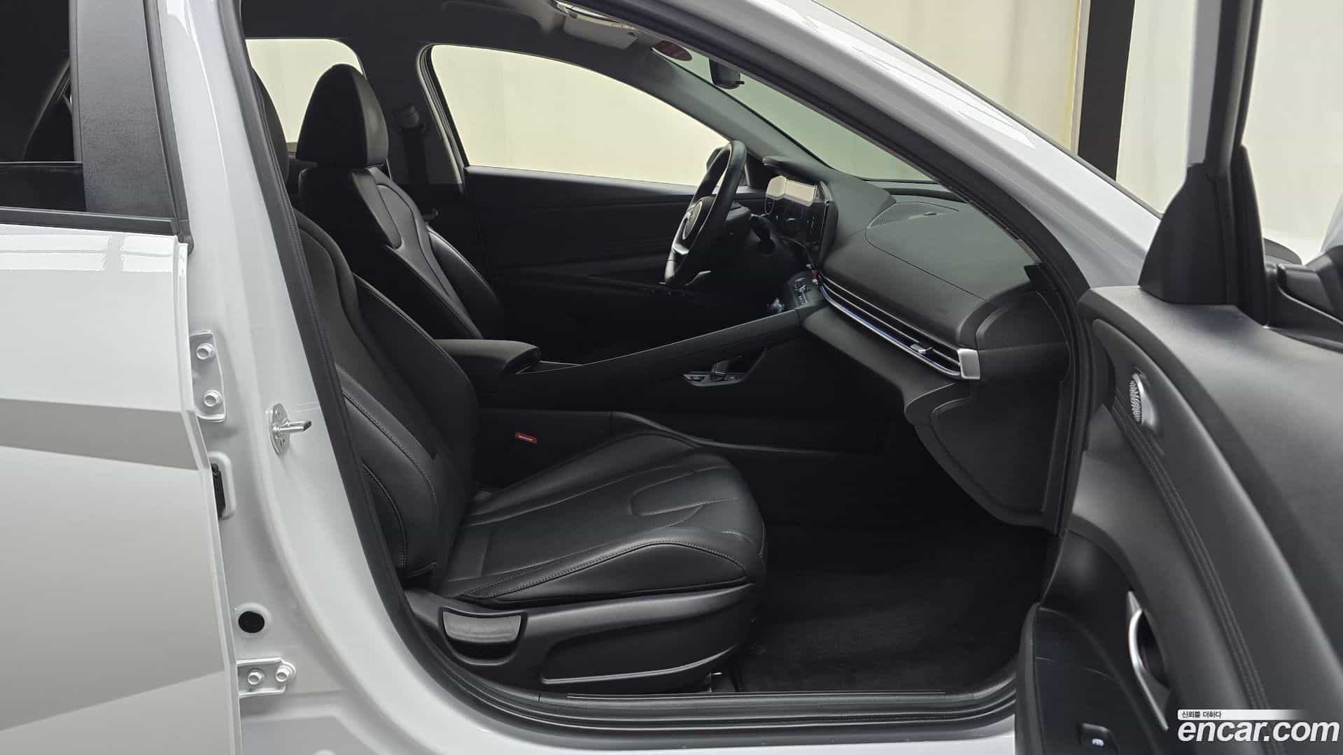 AVANTE Hyundai 2023.8-OPTION-015
