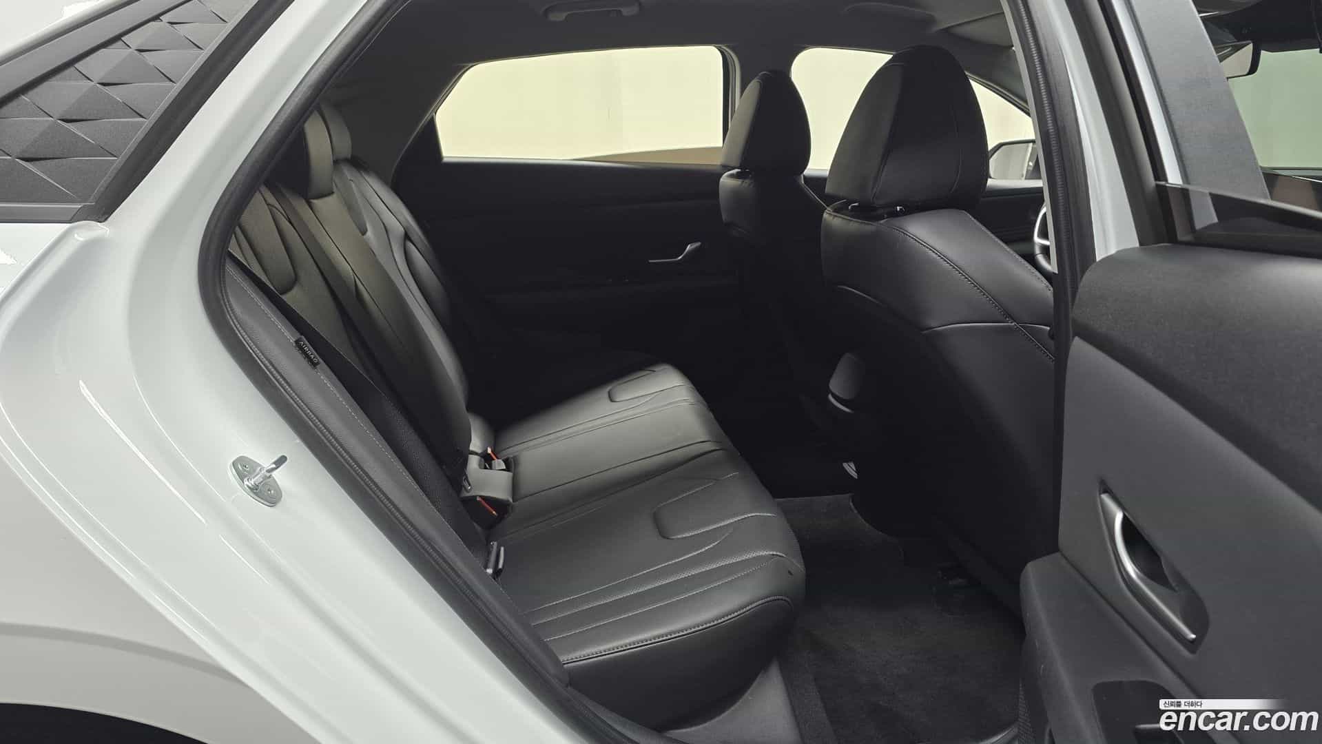 AVANTE Hyundai 2023.8-OPTION-016