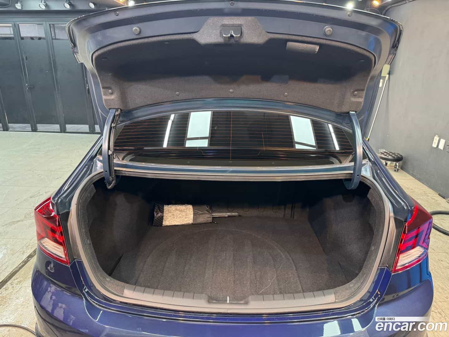 AVANTE Hyundai 2018.9-INNER-008