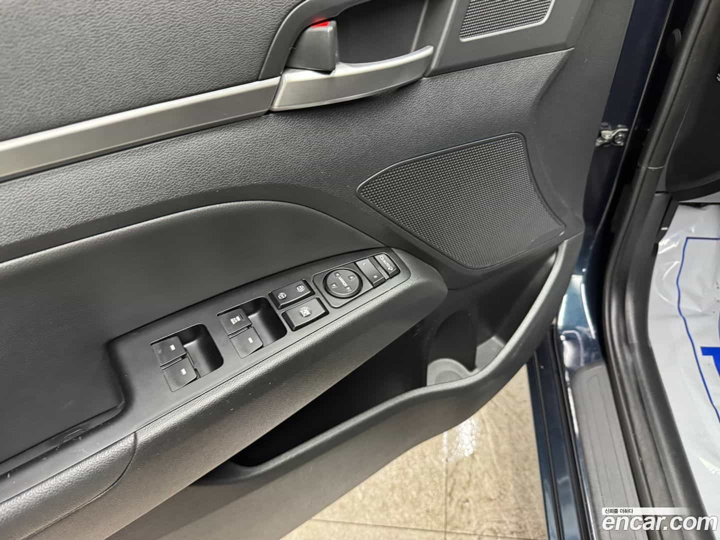 AVANTE Hyundai 2018.9-OPTION-018