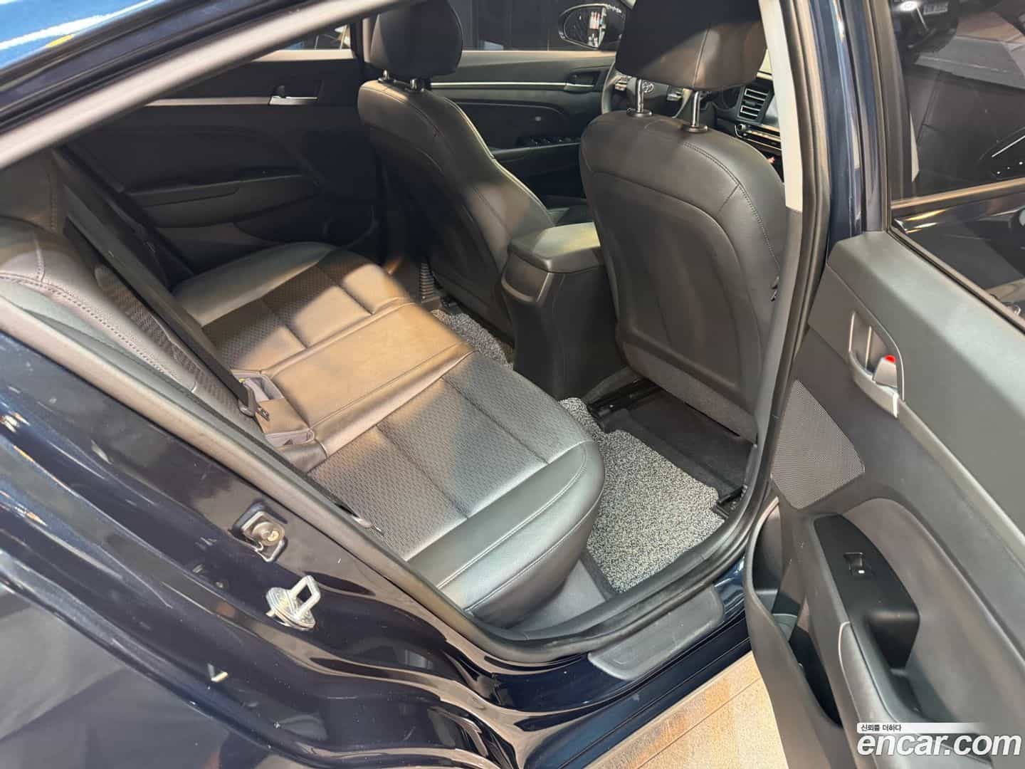 AVANTE Hyundai 2018.9-OPTION-021