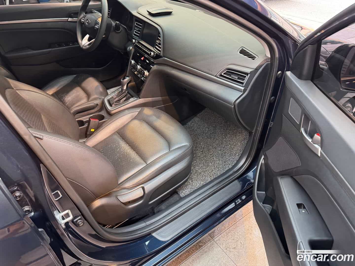 AVANTE Hyundai 2018.9-OPTION-022