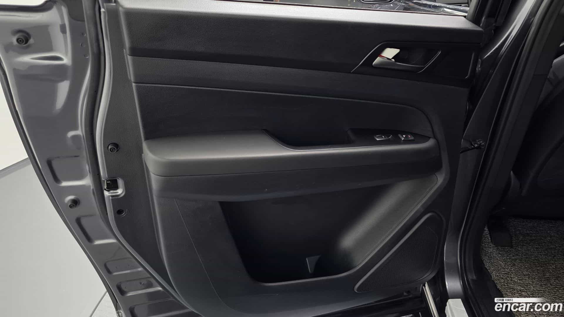 Rexton KG Mobility 2020.5-INNER-035
