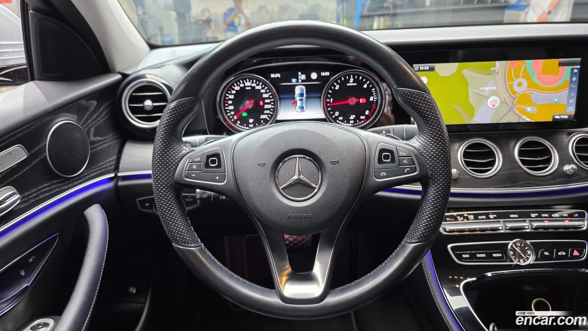 E-Class Mercedes-Benz 2016.9-OPTION-017