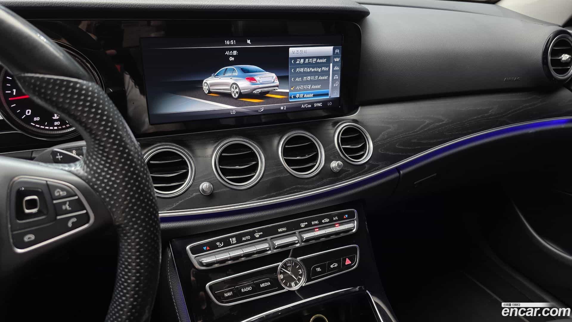 E-Class Mercedes-Benz 2016.9-OPTION-018