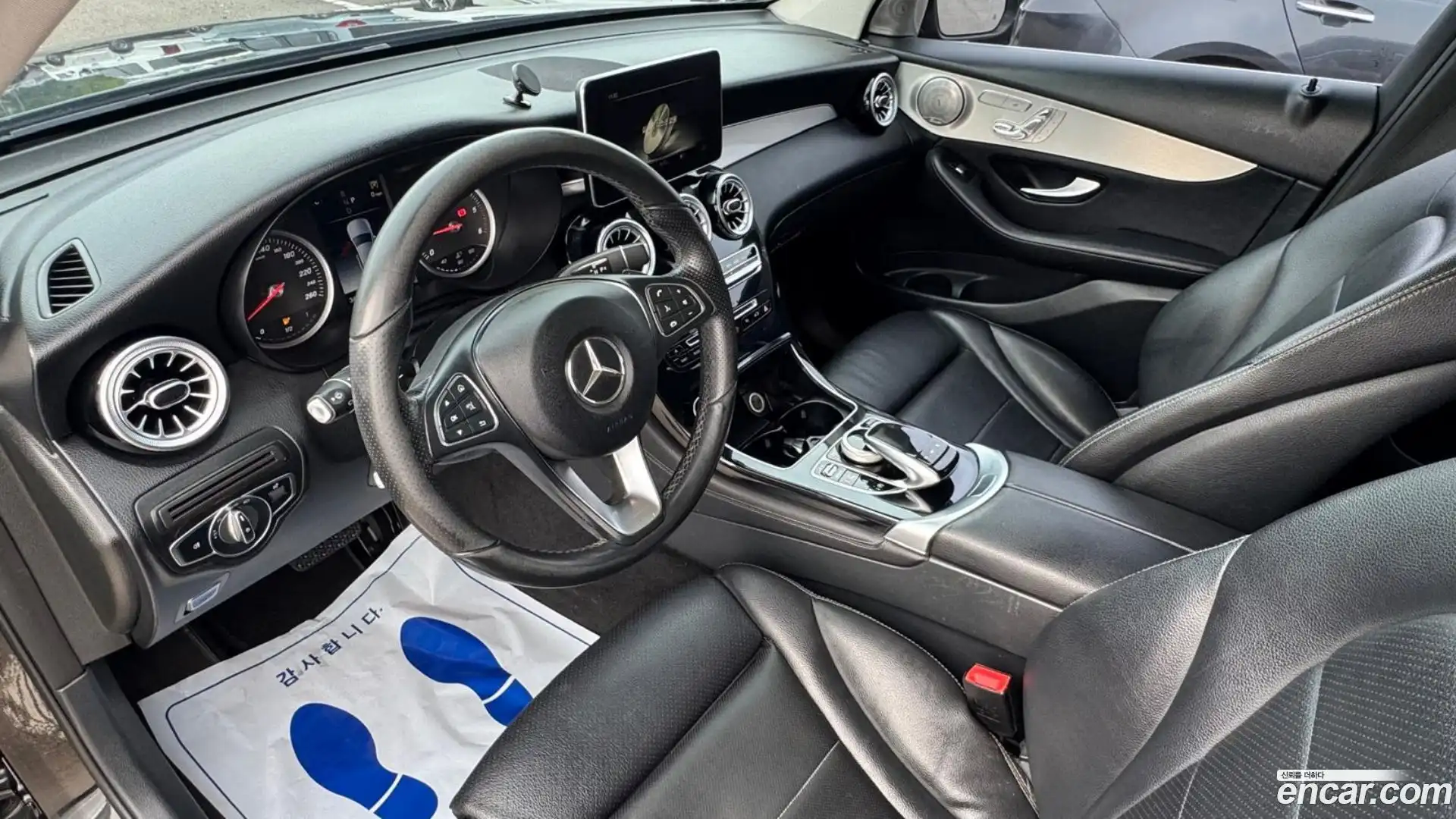 GLC-Class Mercedes-Benz 2018.4-INNER-010