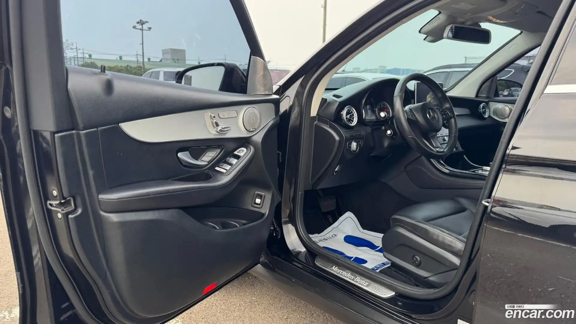 GLC-Class Mercedes-Benz 2018.4-OPTION-015
