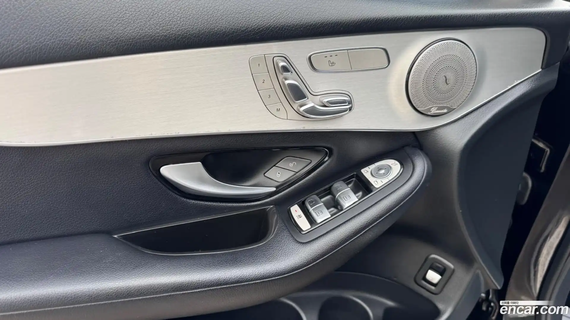 GLC-Class Mercedes-Benz 2018.4-OPTION-016