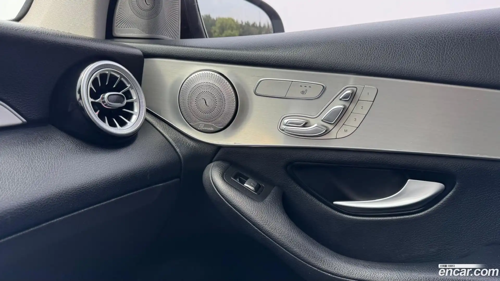 GLC-Class Mercedes-Benz 2018.4-OPTION-017