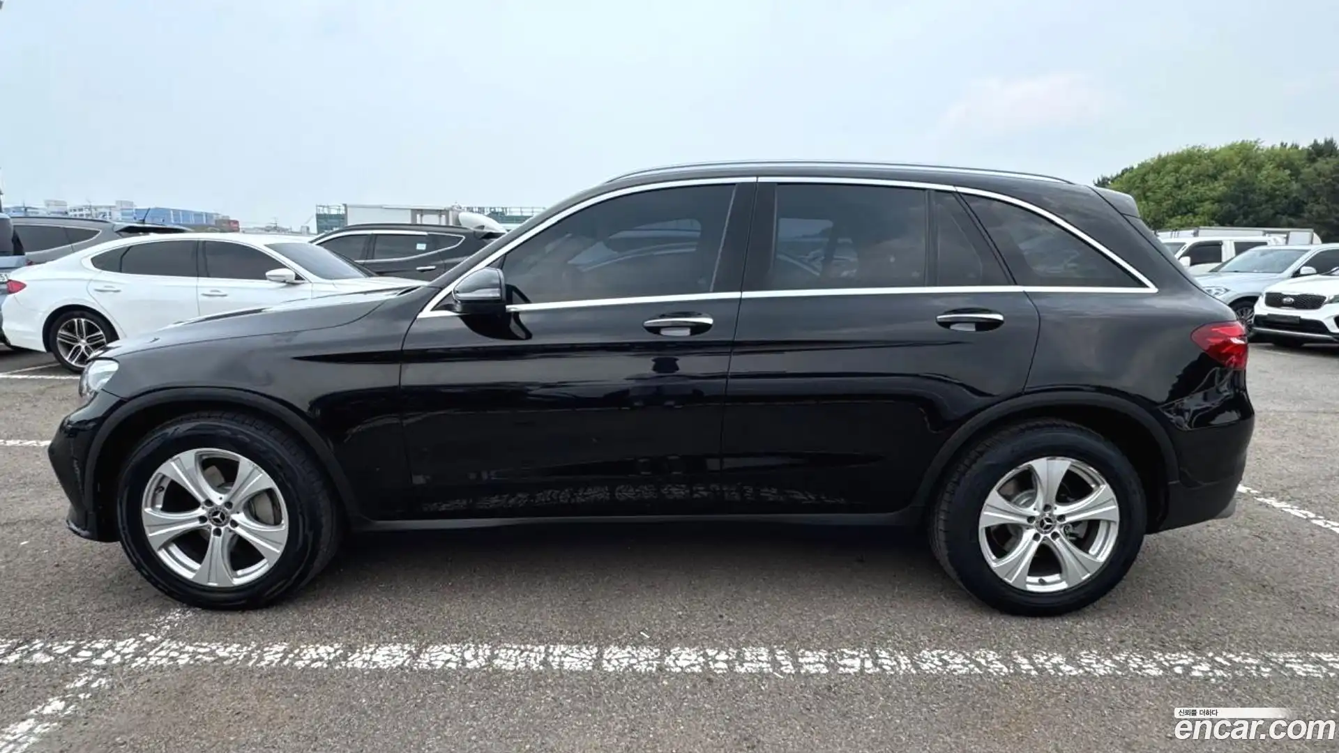 GLC-Class Mercedes-Benz 2018.4-OPTION-023
