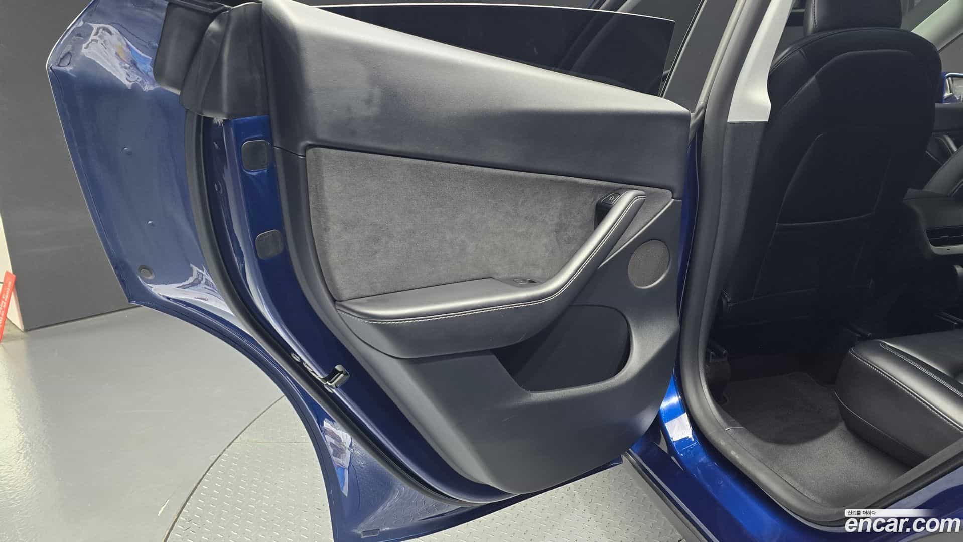 Model Y Tesla 2021.7-INNER-035
