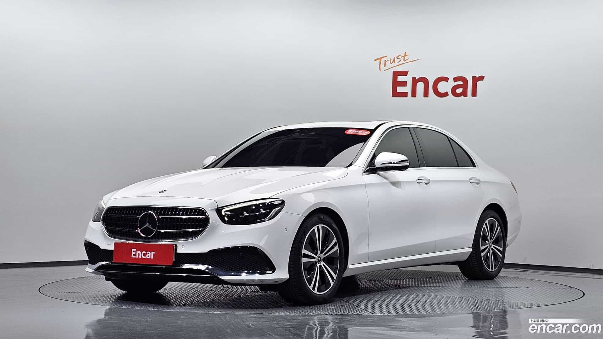 E-Class Mercedes-Benz 2020.11-THUMBNAIL-011