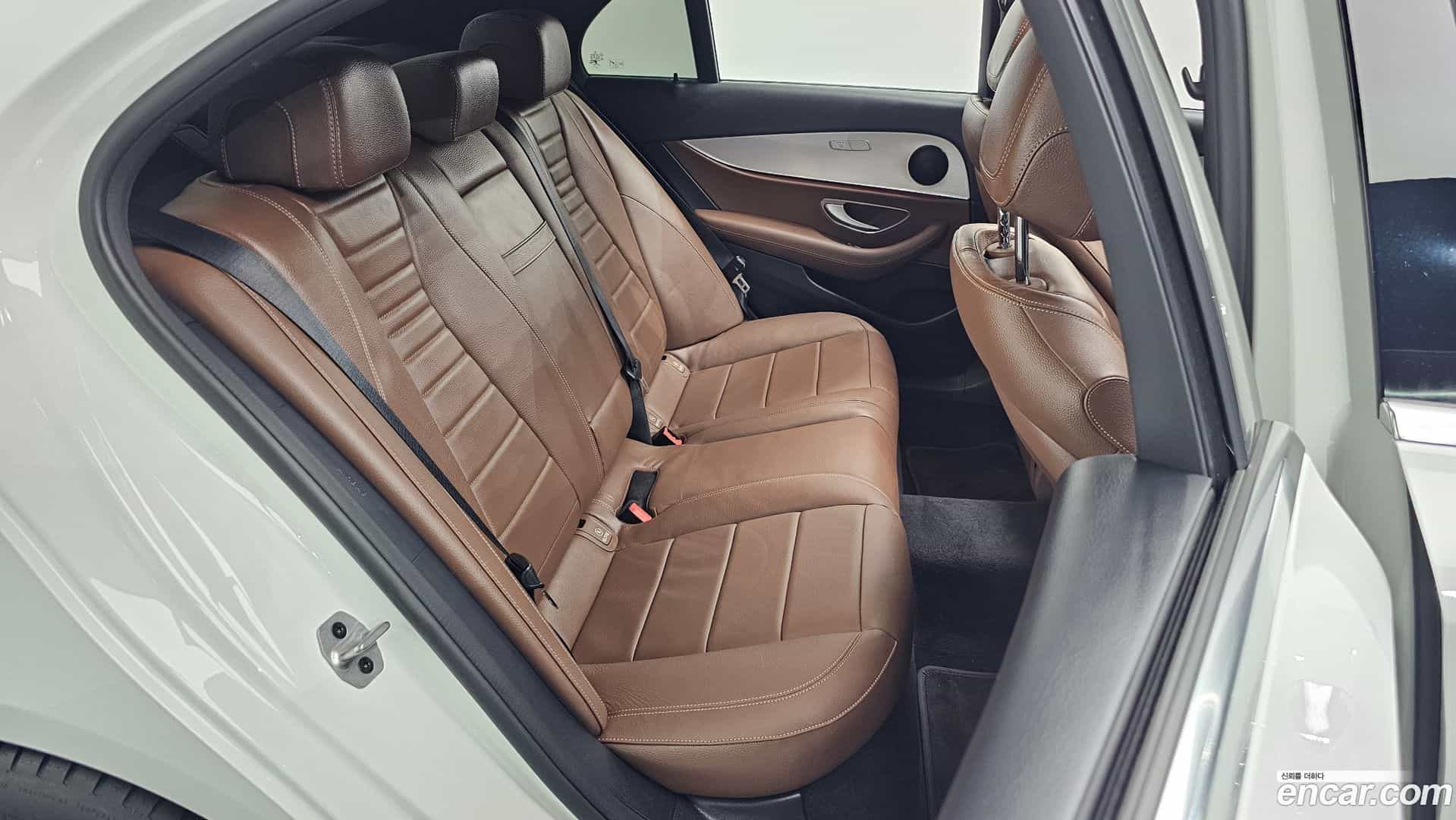 E-Class Mercedes-Benz 2020.11-OPTION-015