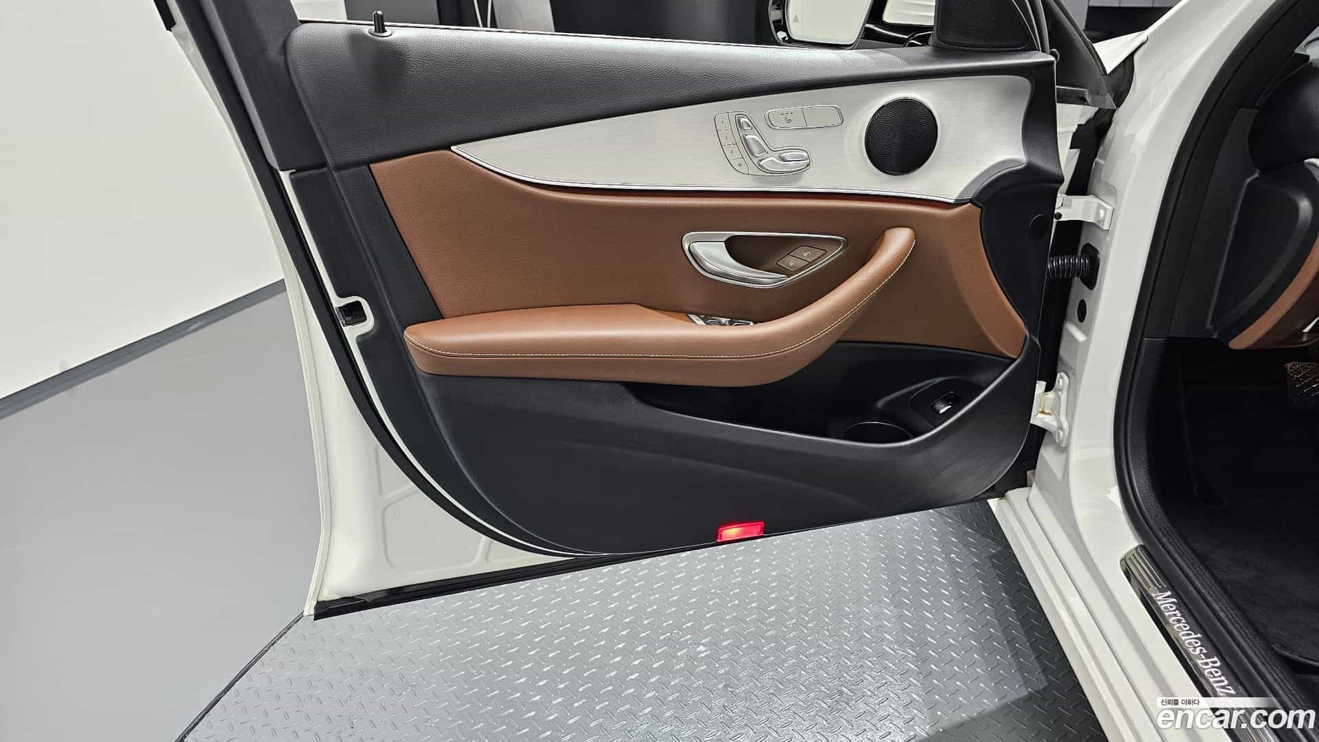 E-Class Mercedes-Benz 2020.11-INNER-034