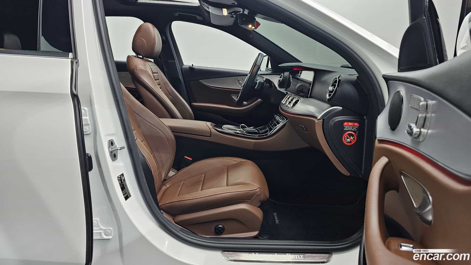E-Class Mercedes-Benz 2020.11-INNER-036