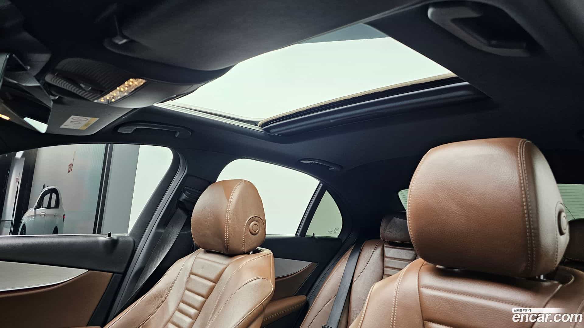E-Class Mercedes-Benz 2020.11-OPTION-043